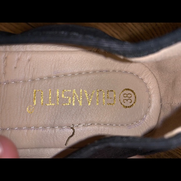 Woman’s slip on dress shoes - Picture 3 of 3